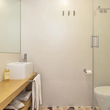 Apartment Bica 2 Bed Aircon Ultrafast Net Fully Equipped *